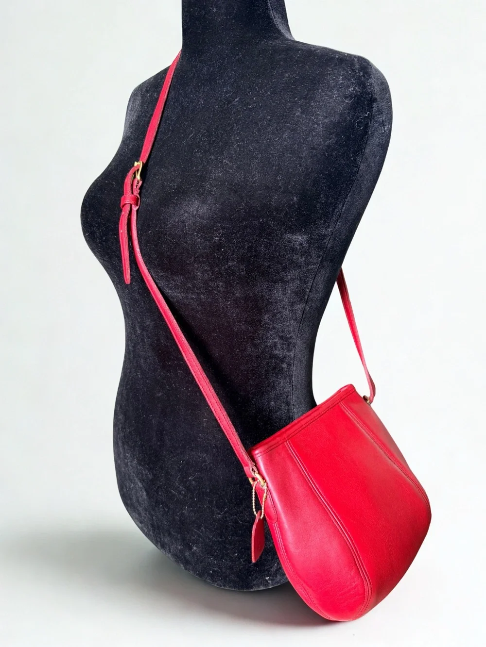 Vtg COACH Red Leather Clamshell Bella Pouch Crossbody 9990 | Made in USA - Picture 2 of 10